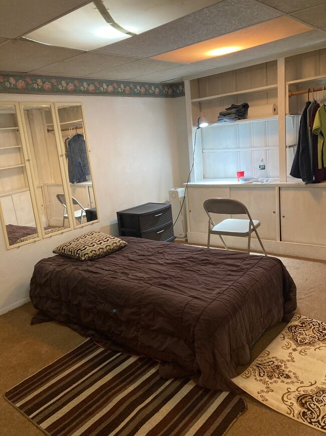 Building Photo - 764 Lenore Ln Unit 2