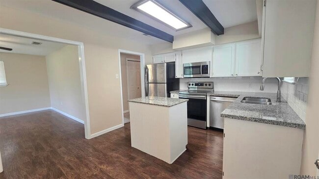 1047 Arcadia Dr