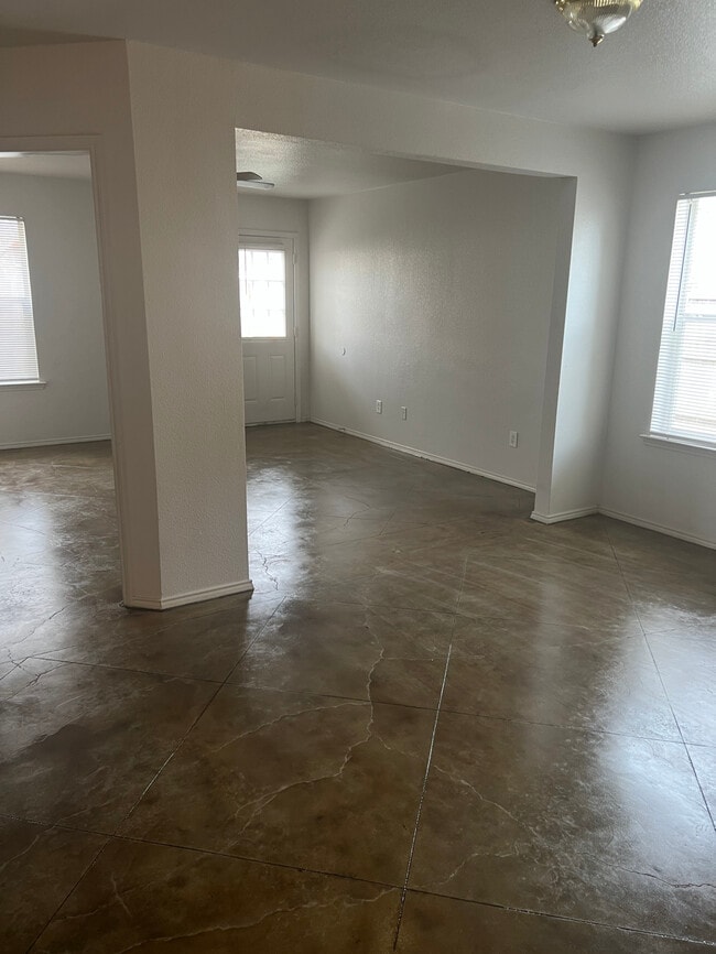 Photo - 7704 Downe Dr