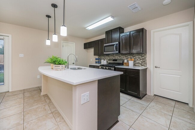 Photo - 704 Mercado Ln