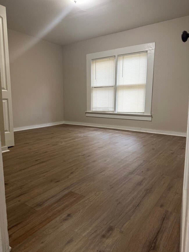 Photo - 319 NE 13th Terrace