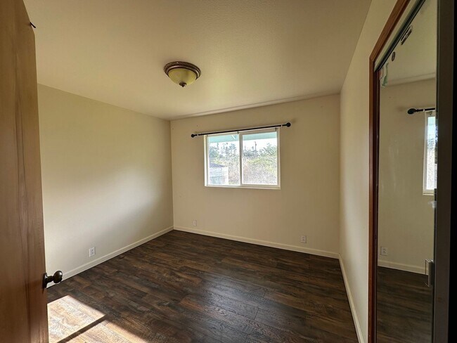 Photo - 15-1300-1300 Railroad Ave