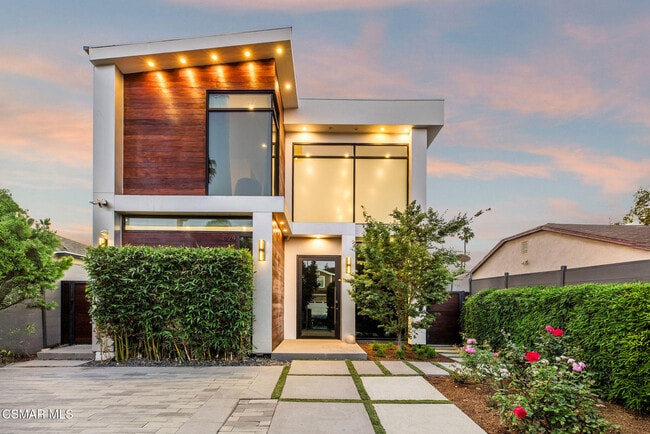 Building Photo - 829 Flower Ave