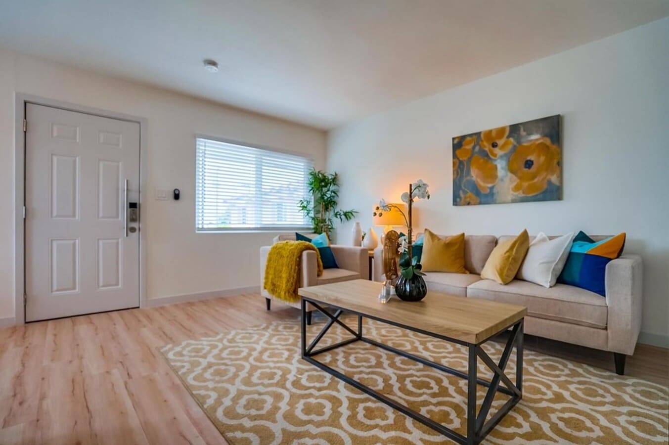 359 East Esther Street - 359 East Esther Street