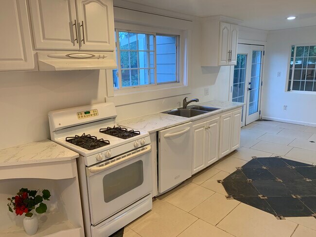 Photo - 1418 Bingham Ave