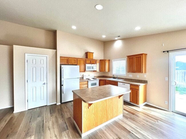 Photo - Pristine 3Bed-2Bath Home For Rent Near Rd ...