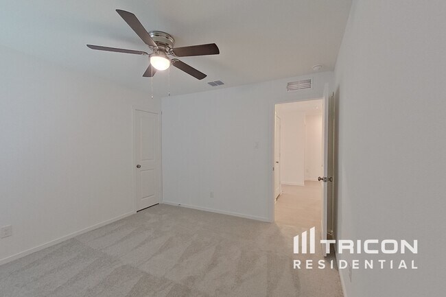 Photo - 827 Ginkgo Wy