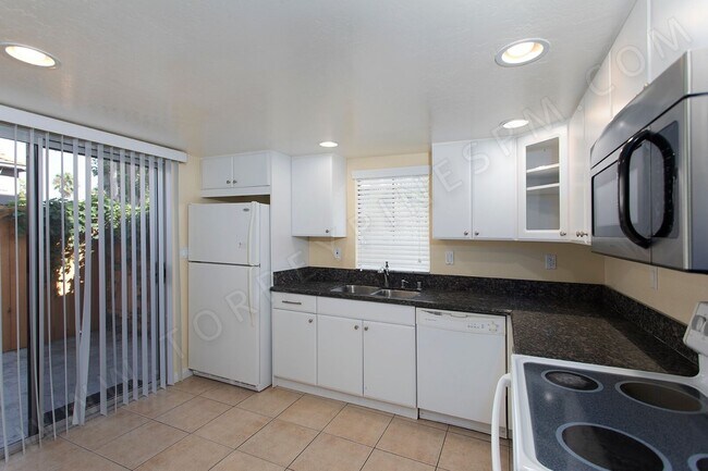 Photo - COMING SOON! 3BR Townhouse with Washer/Dry...