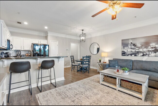 Photo - 2310 Elliott Ave Unidad 823