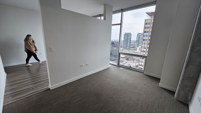 Photo - 128 W Chicago Ave