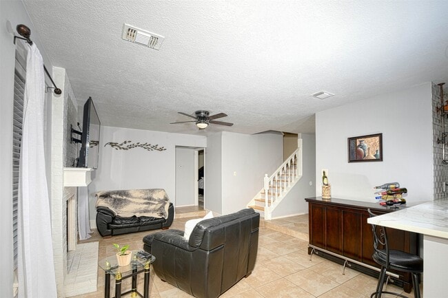 Photo - 17 S High Oaks Cir