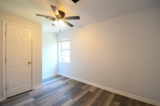 Photo - 822 N Van Buren St