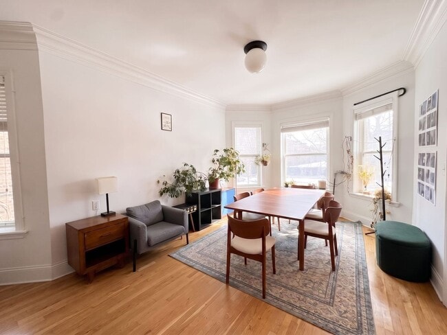 Building Photo - 1392 Waveland, LLC Unit 1