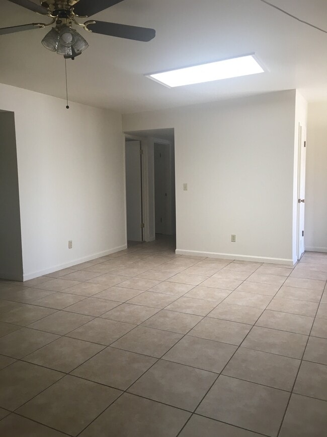 Building Photo - Eastside Pool Home