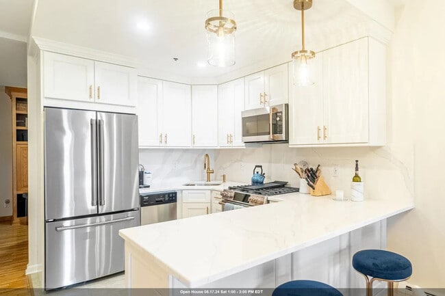Photo - 814 Willow Ave Unit 814 Willow Ave APT 4L