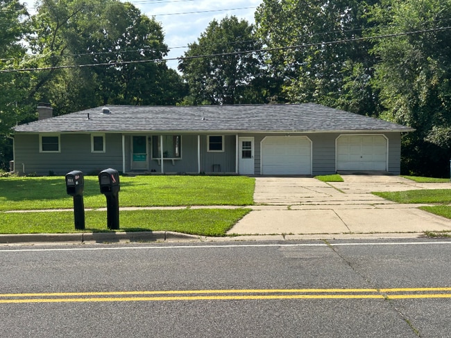 Building Photo - 811 W Main St Rental