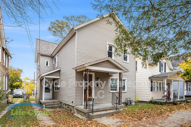 Photo - 940 Mc Reynolds Ave NW