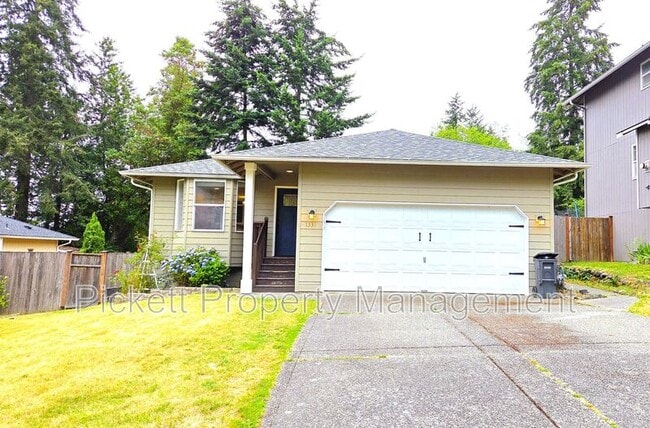 Building Photo - 1331 NE Gilmax Ln