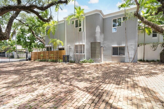Building Photo - 3117 Mary St Rental