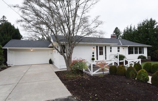 4275 SW Crestwood Dr