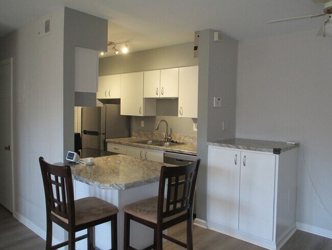 Photo - One Bedroom Condo in Cardinal Forest, Springfield