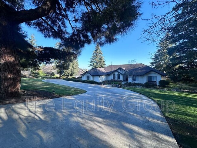 Building Photo - 531 High Sierra Dr