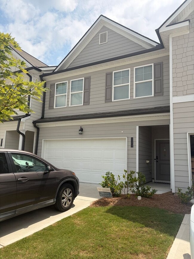 Building Photo - Beautiful Townhome