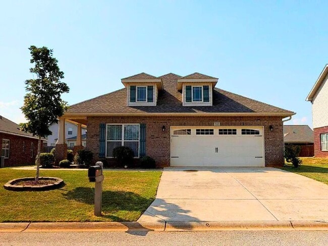 Photo - 323 Huntwood Dr