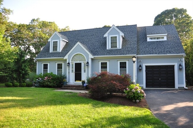 Building Photo - 6 Country Club Ln