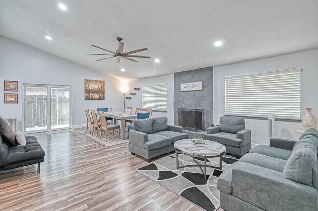 11618 Corona Ln