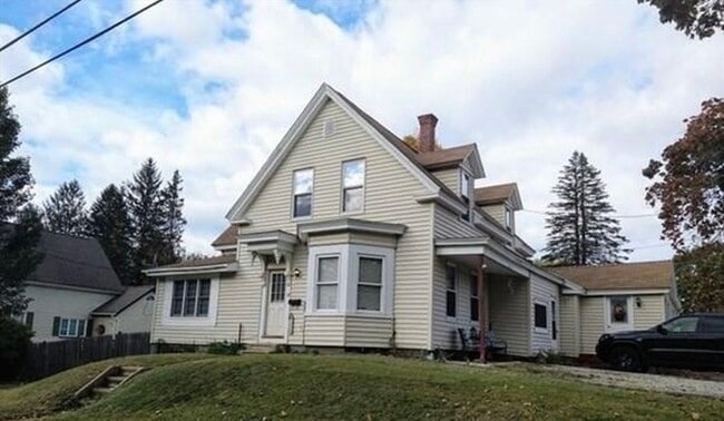 Building Photo - 27 Pleasant St Unit A