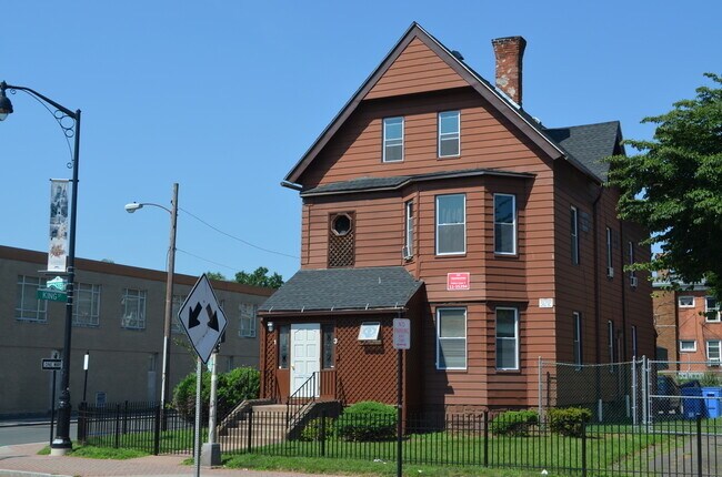 Building Photo - 1-3 Webster St / Amauta Apartments LLC Unit 2nd Fl