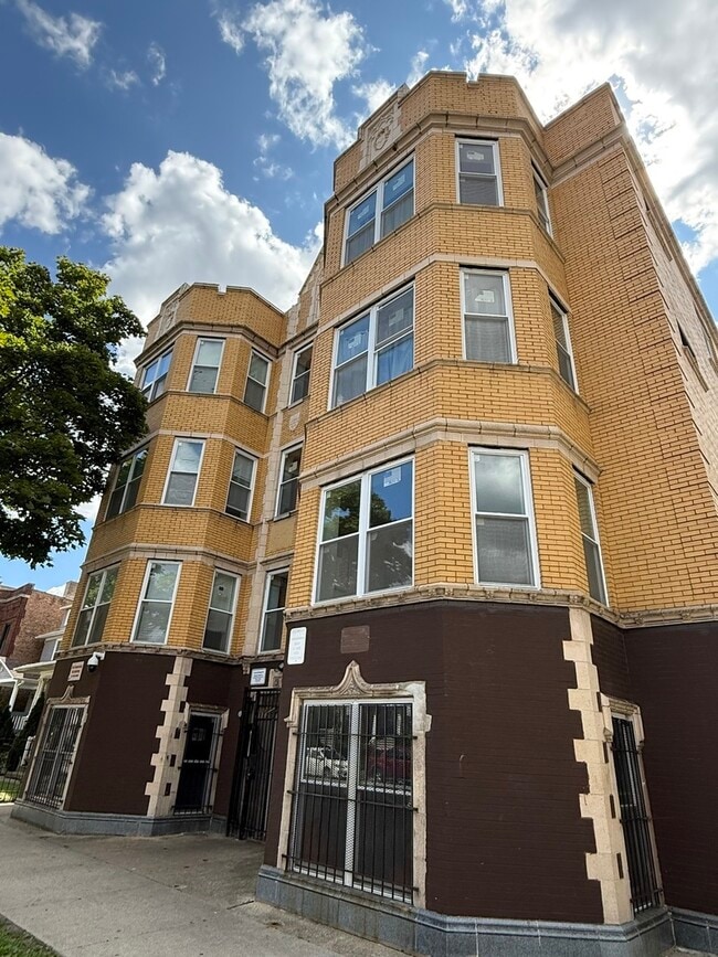 Building Photo - 5225 W Washington Blvd Rental