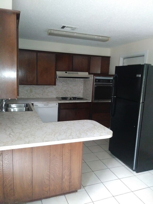 Photo - 2 Bed, 1.5 Bath, 2 Car Garage