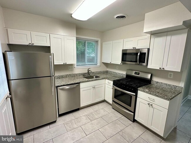 Building Photo - 10115 Hereford Pl Rental