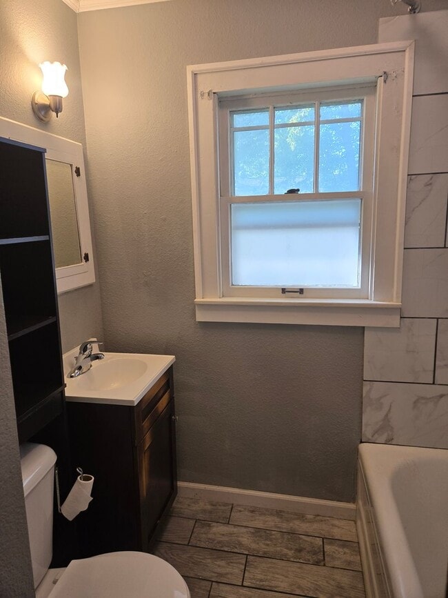 Photo - 117 N Spring St