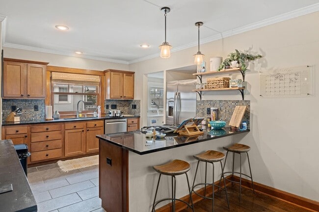 Photo - 2 Bed 1.5 Bath Home in the Heart of KCMO and Plaza Area