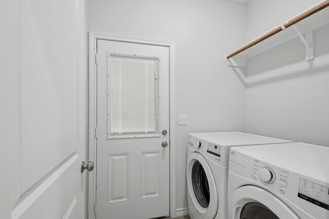 Photo - 16902 Balmoral St