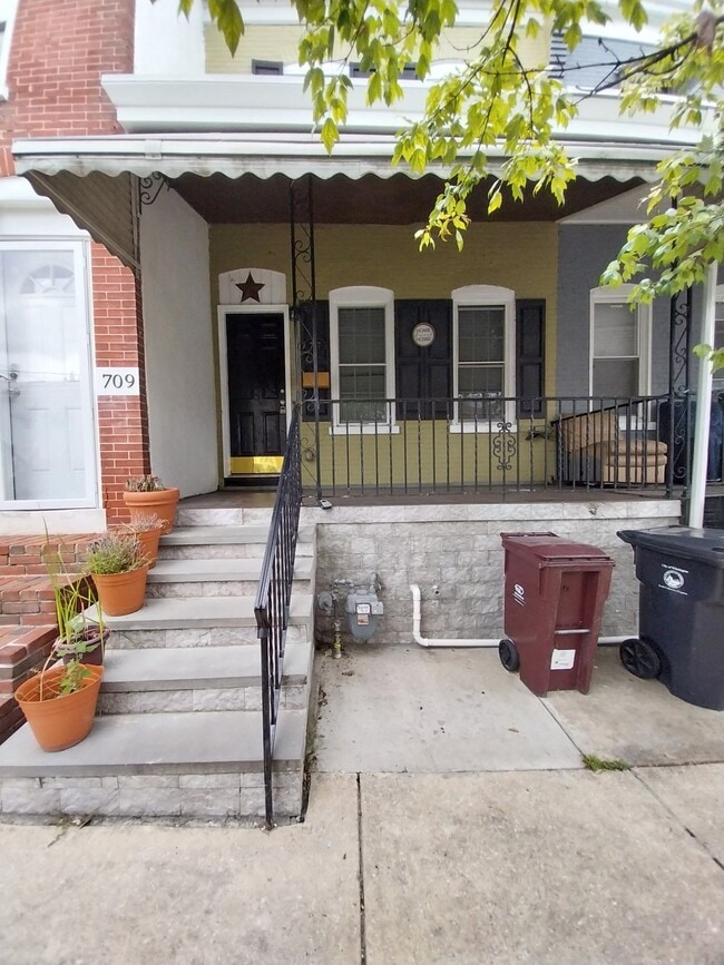 Building Photo - 707 S Harrison St