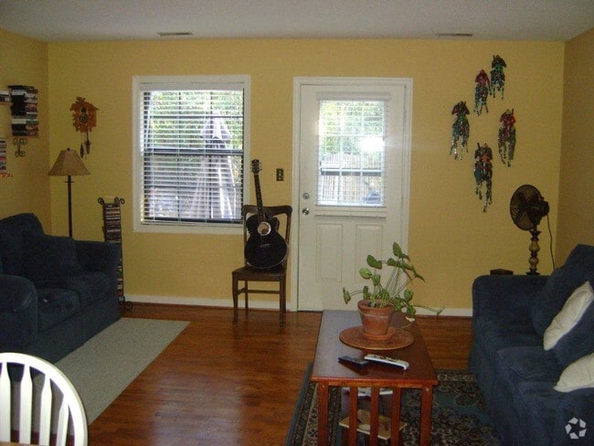 Building Photo - 105 Fidelity St Rental