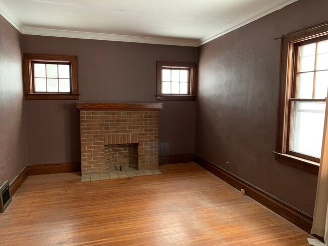 Photo - 364 Ravenwood Ave