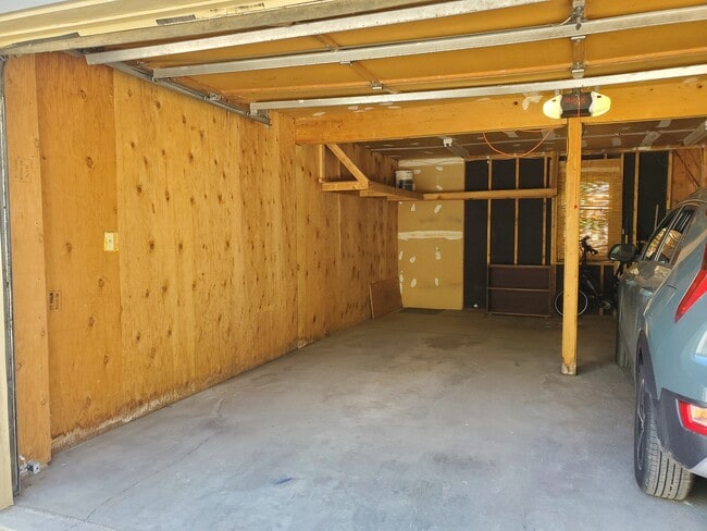 Building Photo - 1709 Pine St Unit #4