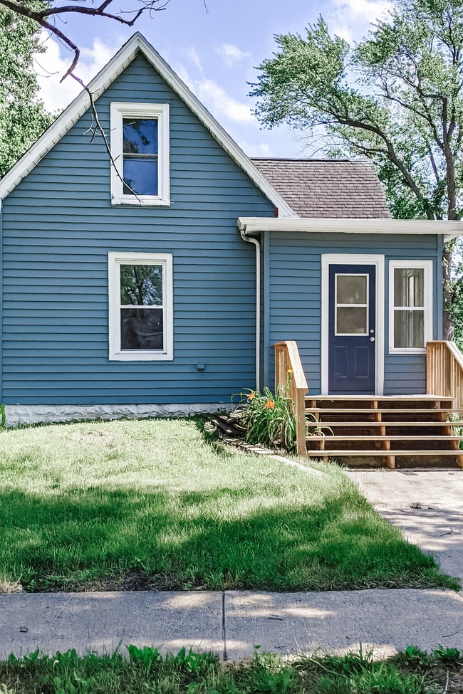 Photo - 221 W Porter Ave