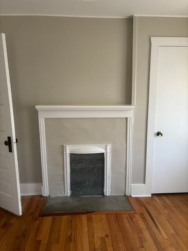 Photo - Single Family Home, 2 bed/1 bath $1,200 One-Story