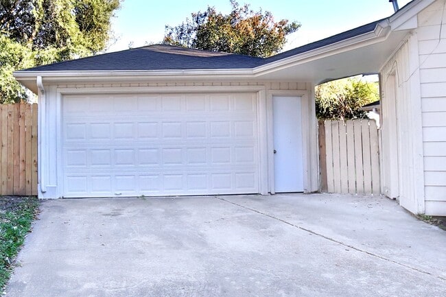 Photo - 10723 Shawnbrook Dr