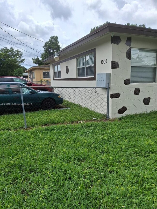 Building Photo - 1900 NW 31st St Unit 3 Rental