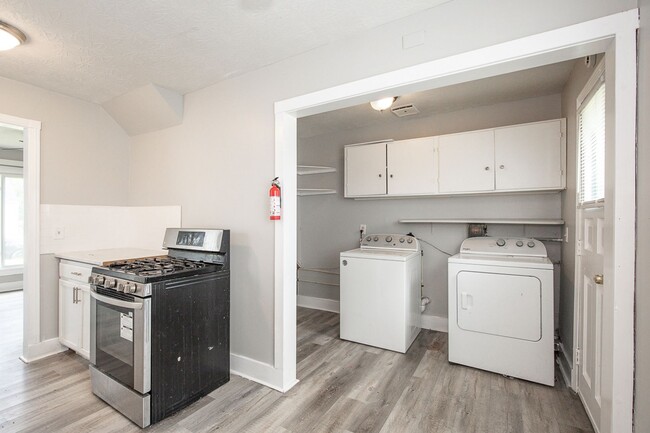 Photo - 3 bedroom/1 bath Single House!