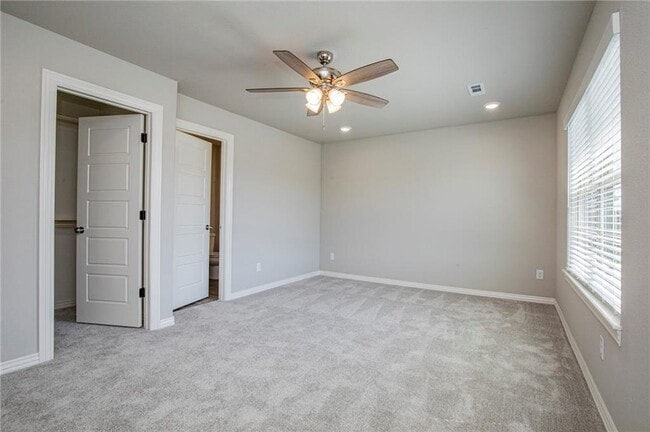 Photo - 2003 Azlin Pl