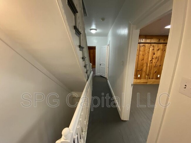 Photo - 233 W Jackson St