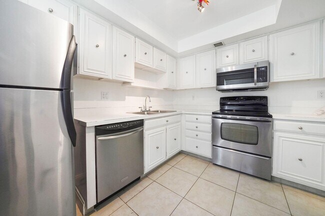 Photo - 3050 Presidential Way Unidad 205